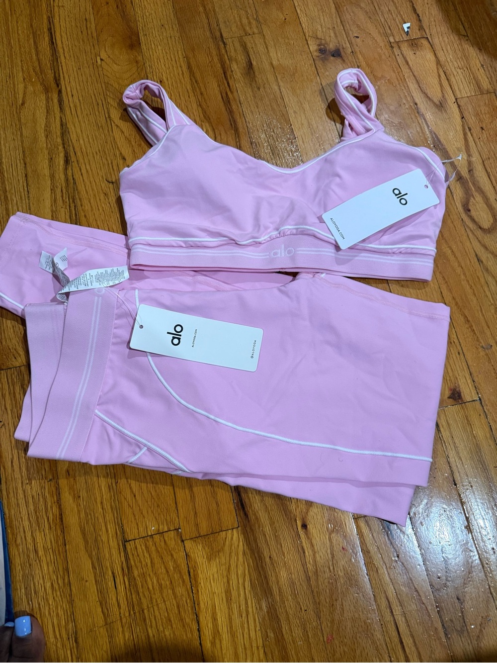 ALO Yoga Light Pink Seamless Bralette & High-Rise Leggings - Picture 1 of 1